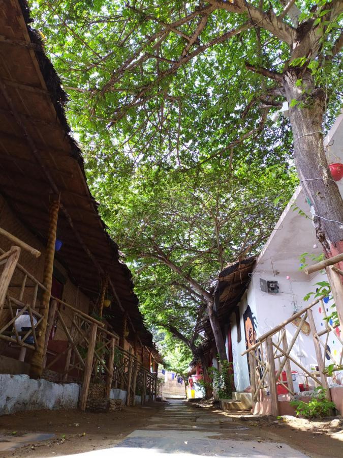 Hotel Jungle Tree Hampi Exterior foto